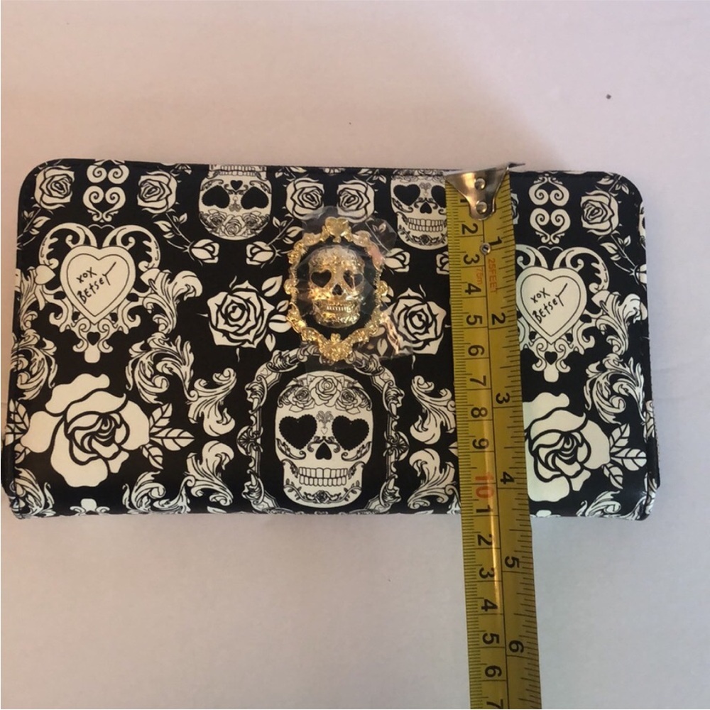 Betsey Johnson Zia Skull Wallet - Picture 6 of 6